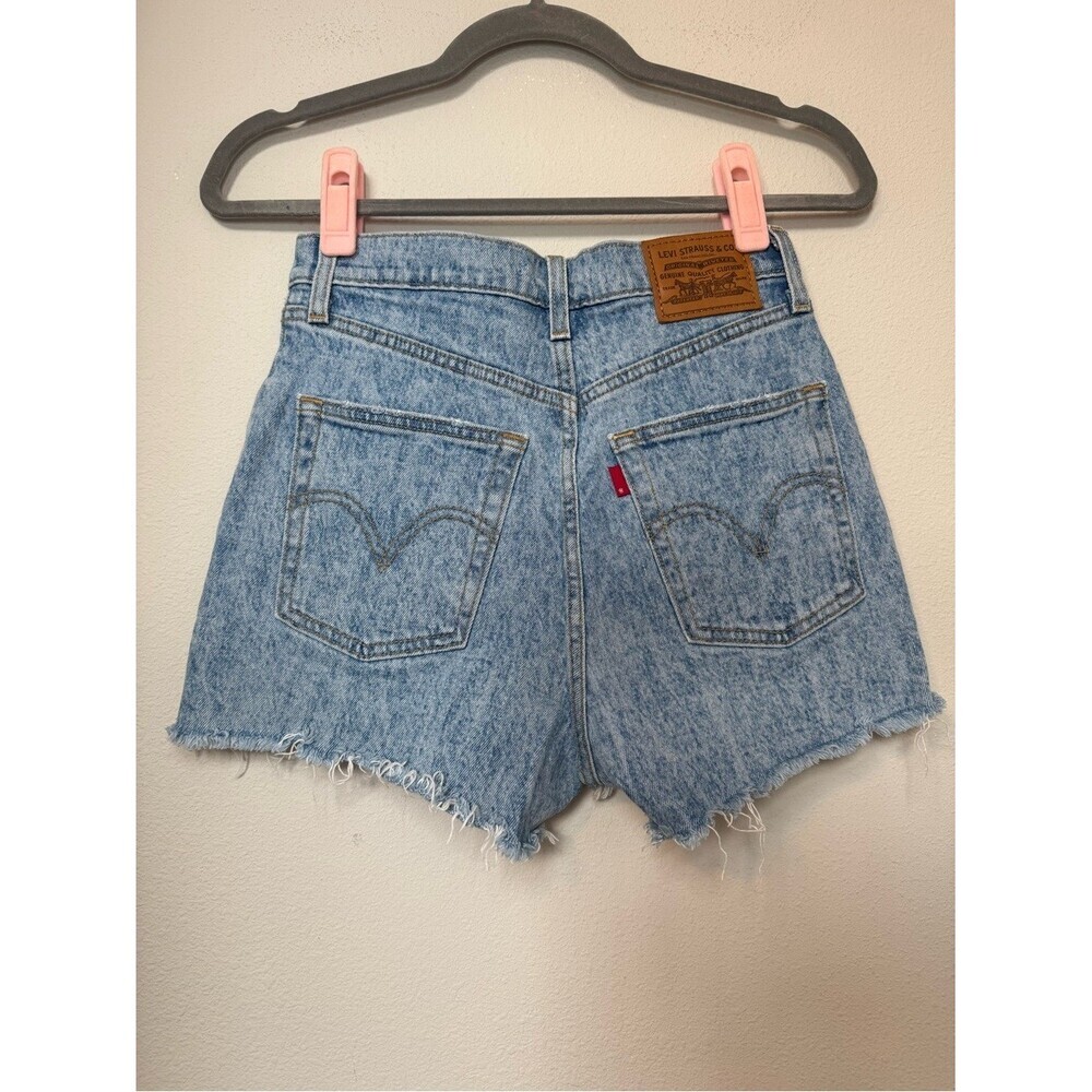 Levi’s Ribcage Shorts - Picture 3 of 6